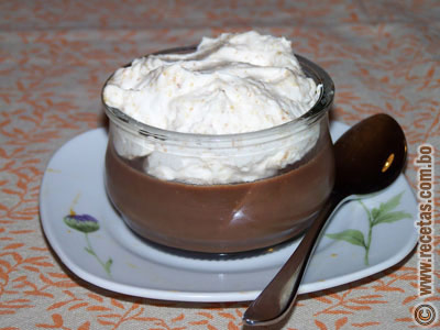 Gelatina de chocolate con espuma de almendra, receta - recetas.com.bo