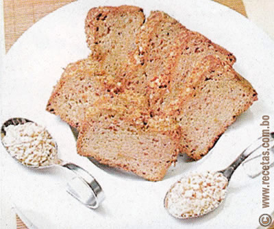 Pan de cereales con leche
