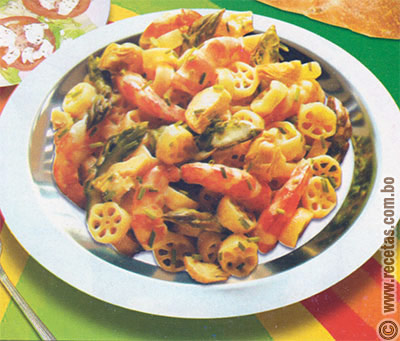 Pasta con alcachofas y langostinos