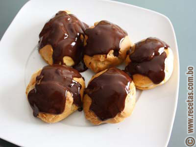 Profiteroles al chocolate, Receta - Recetas.com.bo
