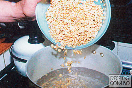 Preparación - Ají de lentejas con pollo - comida tradicional - recetas bolivianas - www.recetas.com.bo