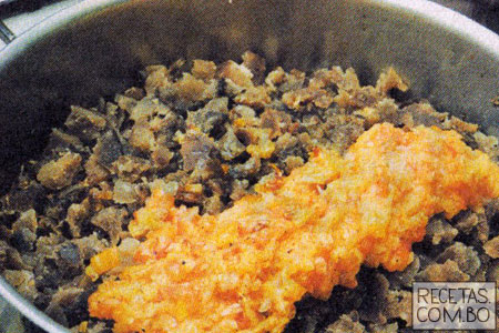 Preparación - receta Picante de pollo, con ají de huacareta - Recetas de Chuquisaca - recetas bolivianas - www.recetas.com.bo