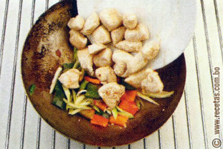 Preparación - Pollo saltado al estilo chino - Loncheras para el trabajo - Cocina saludable - Recetas Bolivia - www.recetas.com.bo