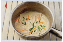 Cocinar el aji y las cebollas - Rellenos de achojcha