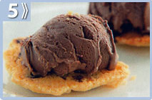 Alfajor helado, colocar el helado sobre la galleta