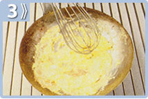 Alitas bouché, batir los huevos