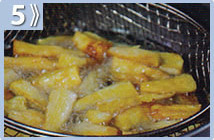 Asadito camba - En una sartén cocinar las yucas