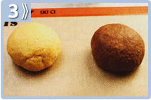 Galletas dos colores, dividir la masa en dos y añadir la cocoa a una