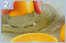 Granita de naranja, cortar y exprimir las naranjas