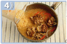 Guiso de cordero navideño, adicionar el licuado a la carne