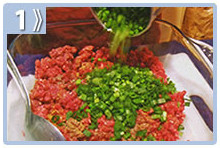 Hamburguesas caseras, poner la carne molida en un bol