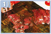 Lomo borracho, cortar la carne en cubitos