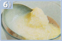 Malteada bicolor, distribuir el licuado sobre el licuado de chocolate y decorar