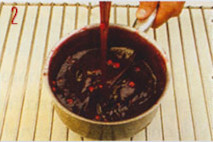 Mazamorra morada, colar y espesar
