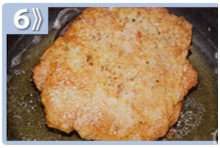 Milanesa de cerdo, freír los filetes de cerdo