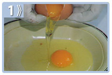 Milanesa de hígado - batir huevos