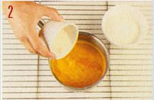 Mousse de maracuyá, hervir el jugo de maracuyá