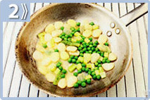 Pasta con habas, calentar la mantequilla y las verduras