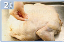 Pavita asada con relleno, rellenar la pavita y amarrar