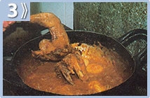 Picante de gallina - cocinar la gallina con el ají