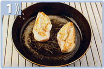 Pollo a la mostaza, salpimentar los filetes