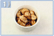 Pollo al vino tinto, cortar el pollo en dados