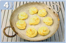 Pollo glaseado, colocar el puré en una manga pastelera