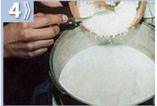 Sopa de maní - Agregar las papas y el arroz