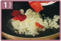 Tortilla de berenjena, rehogar las cebollas