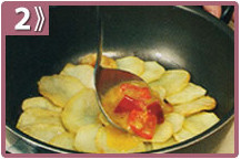 Tortilla de berenjena, incorporar los huevos