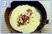 Tortilla de carne, batir los huevos