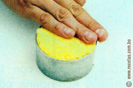 Preparación - Causa con salsa huancaína - Loncheras para el trabajo - Recetas Bolivia - www.recetas.com.bo